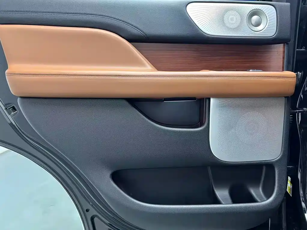 Lincoln Navigator 2018 — фото 14