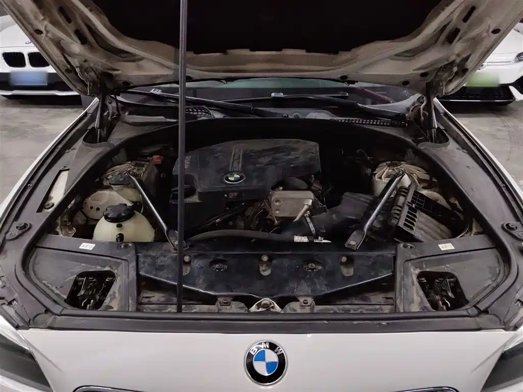 BMW 5 Series 2016 — фото 16
