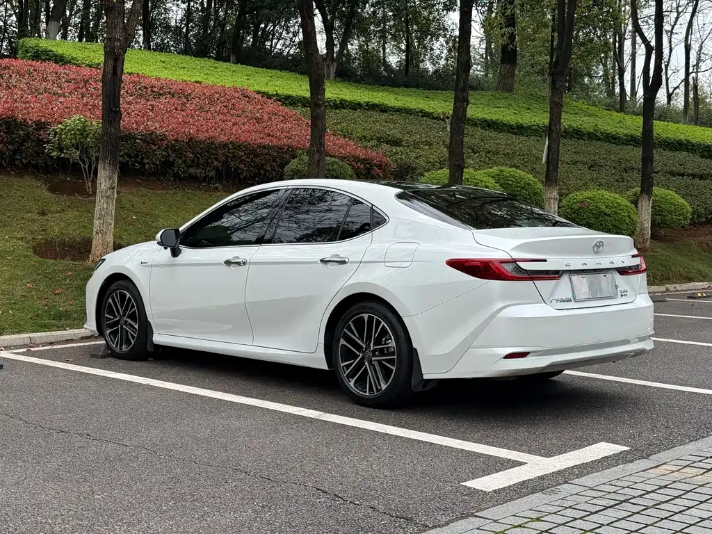 Toyota Camry 2025 — фото 15