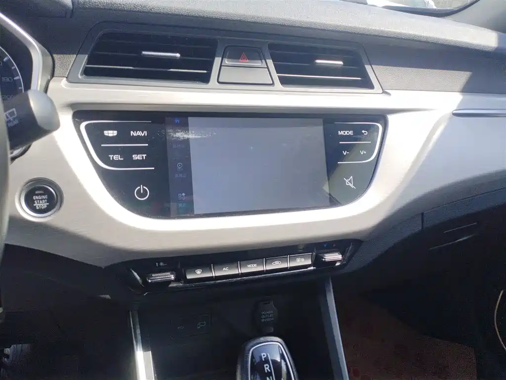 Geely Vision X3 2019 — фото 13