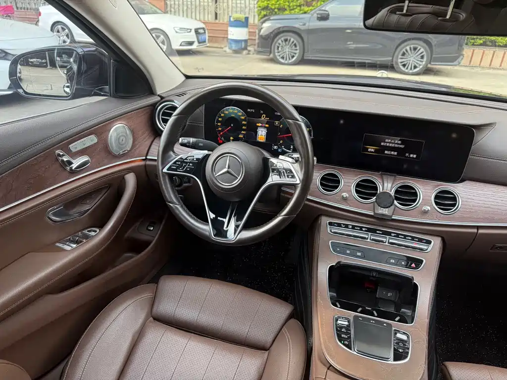 Mercedes-Benz E-Class 2022 — фото 15