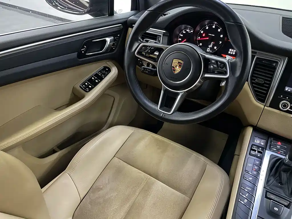 Porsche Macan 2018 — фото 19