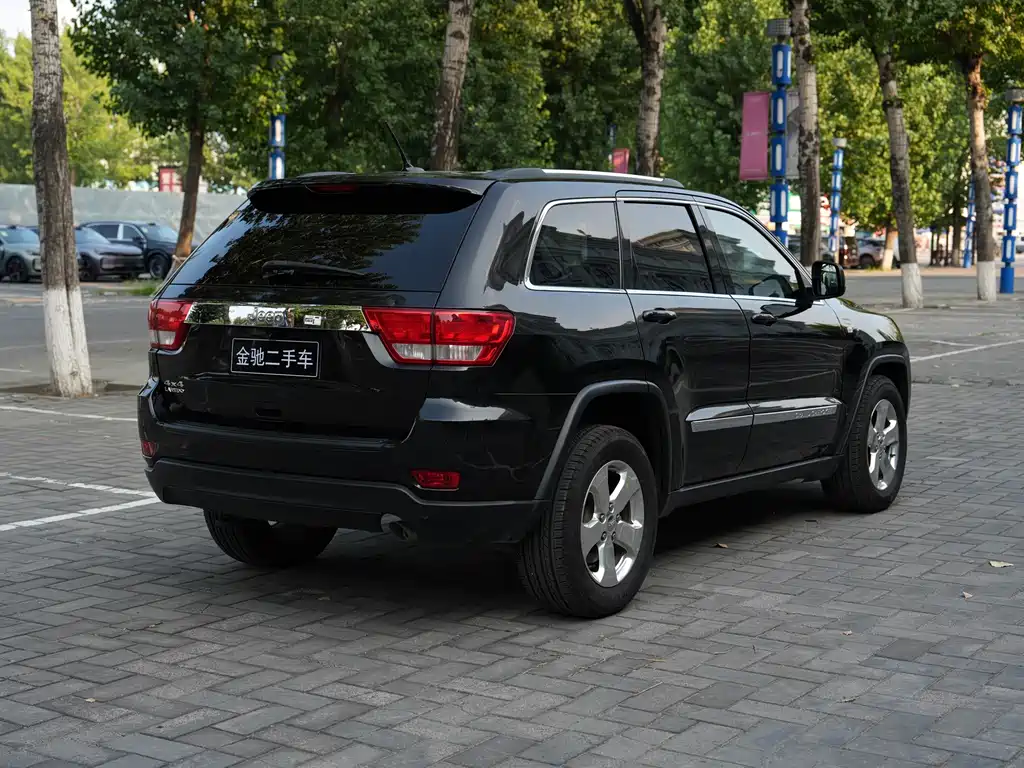 Jeep Grand Cherokee 2012 — фото 5