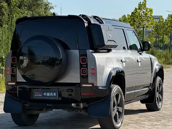 Land Rover Defender 2022