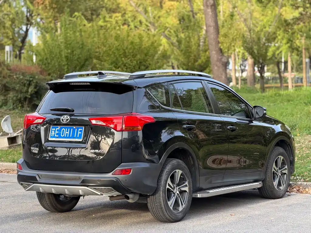 Toyota RAV4 2015 — фото 6