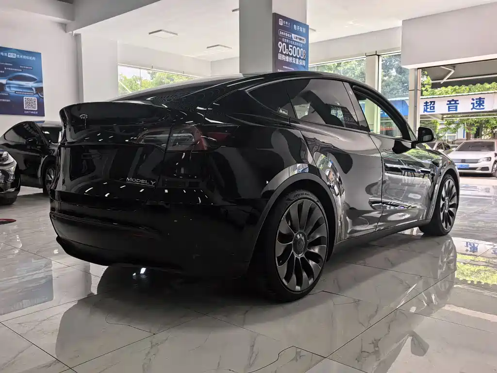 Tesla Model Y 2022 — фото 12