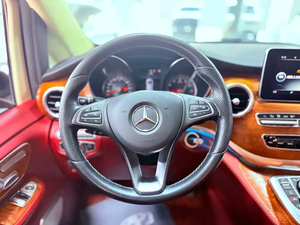 Mercedes-Benz V-Class 2020 — фото 11
