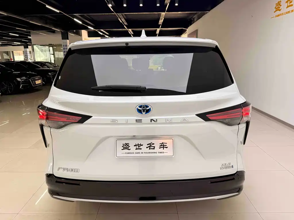 Toyota Sienna 2023 — фото 12