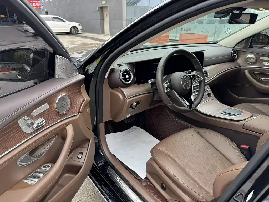 Mercedes-Benz E-Class 2023 — фото 4