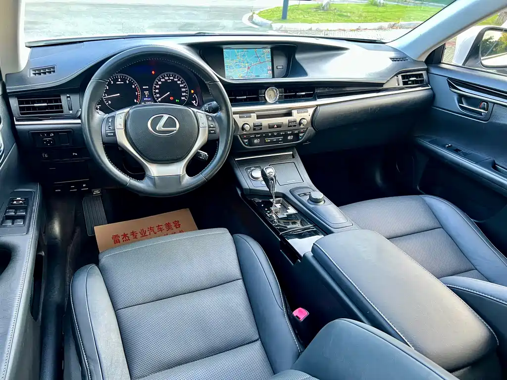 Lexus ES 2014 — фото 12