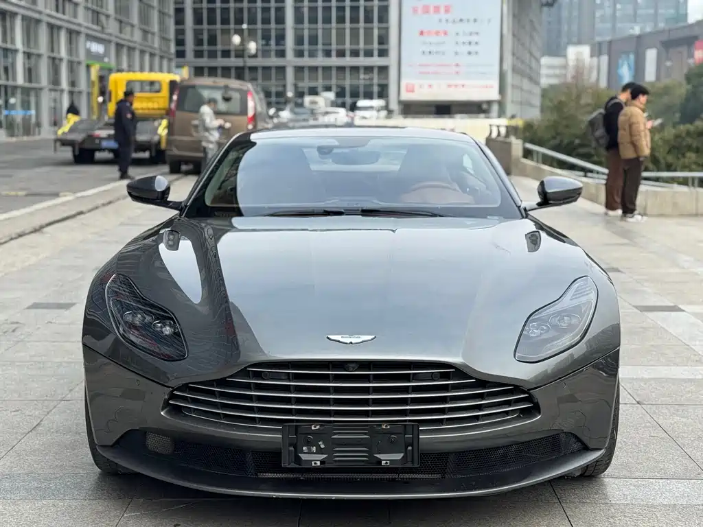 Aston Martin DB11 2019 — фото 2