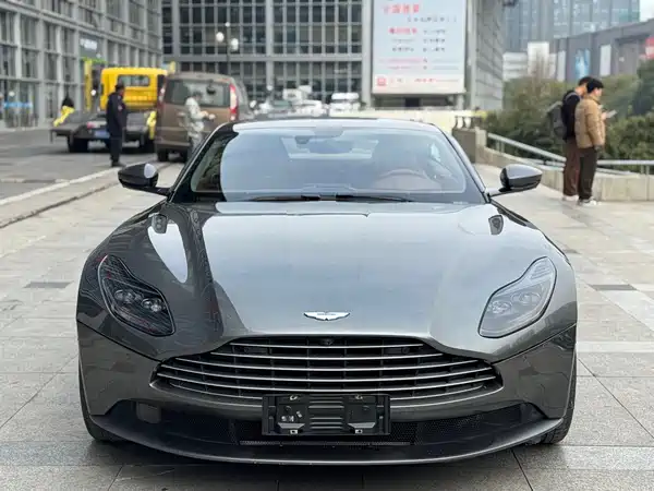 Aston Martin DB11 2019