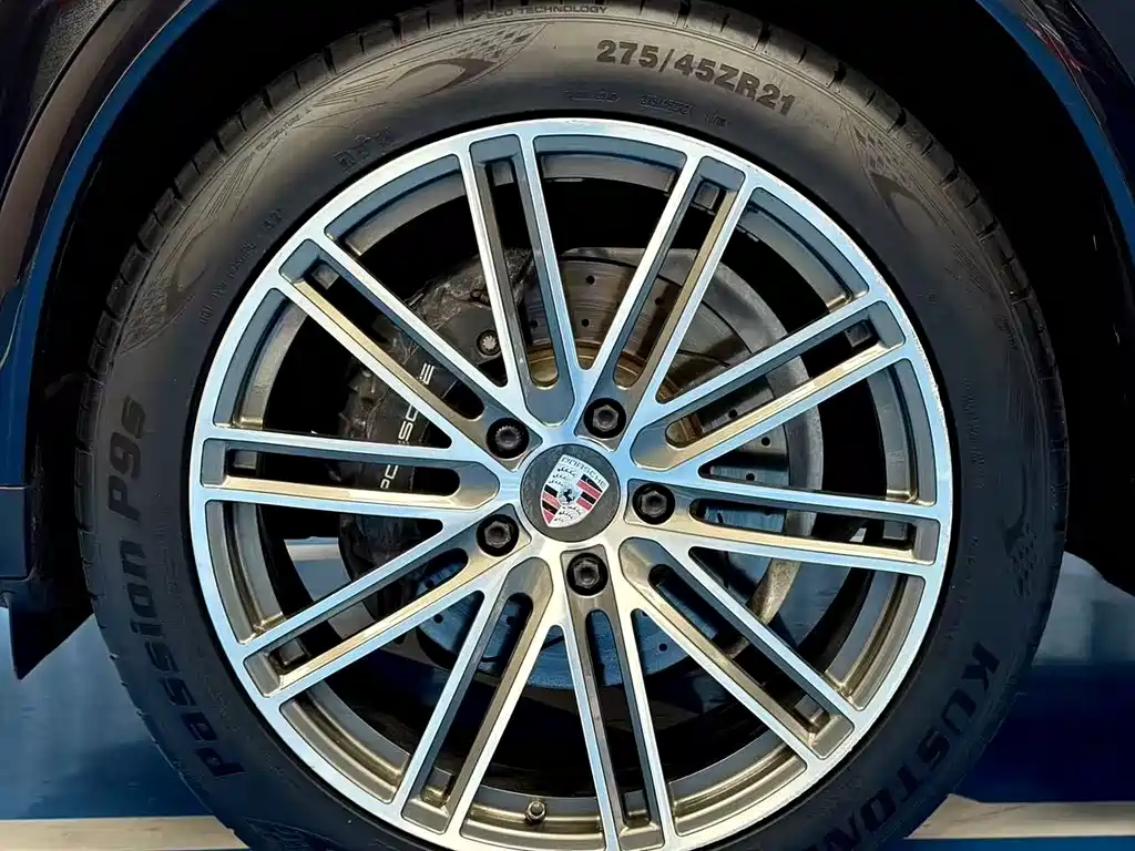 Porsche Cayenne 2016 — фото 18
