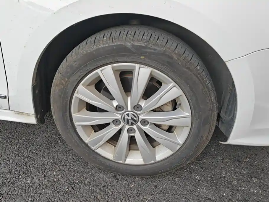Volkswagen Sagitar 2015