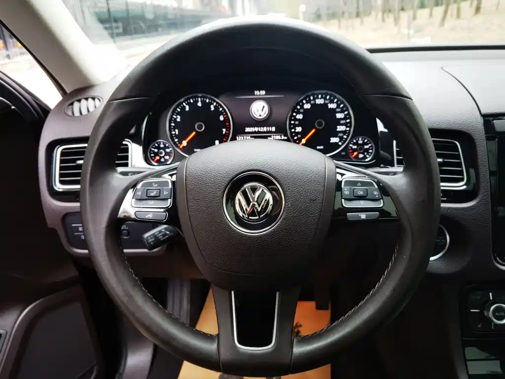 Volkswagen Touareg 2018 — фото 8