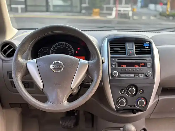 Nissan Sunny 2014
