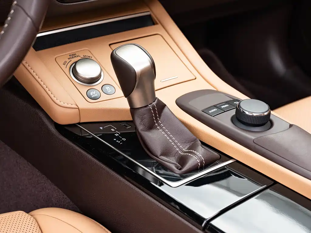 Lexus ES 2016 — фото 15