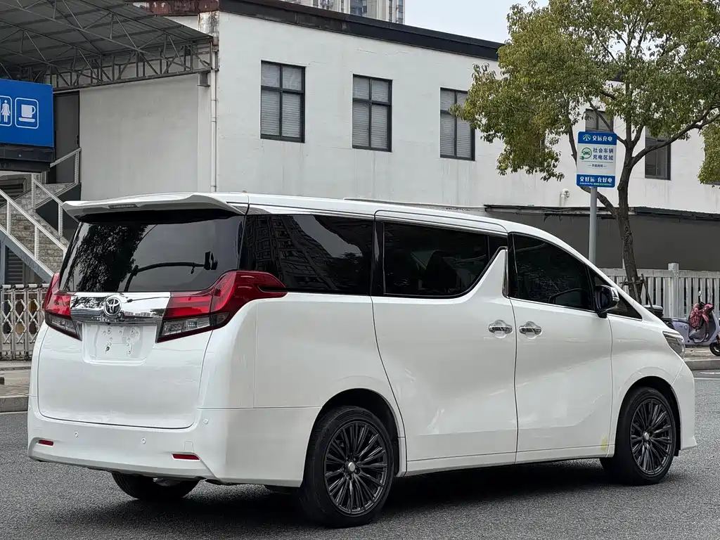 Toyota Alphard 2017 — фото 4