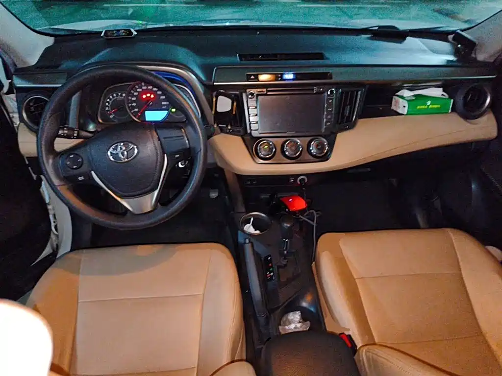 Toyota RAV4 2015 — фото 10