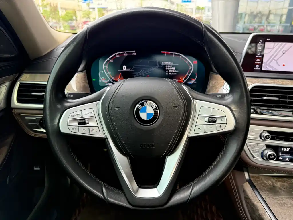 BMW 7 Series 2021 — фото 17