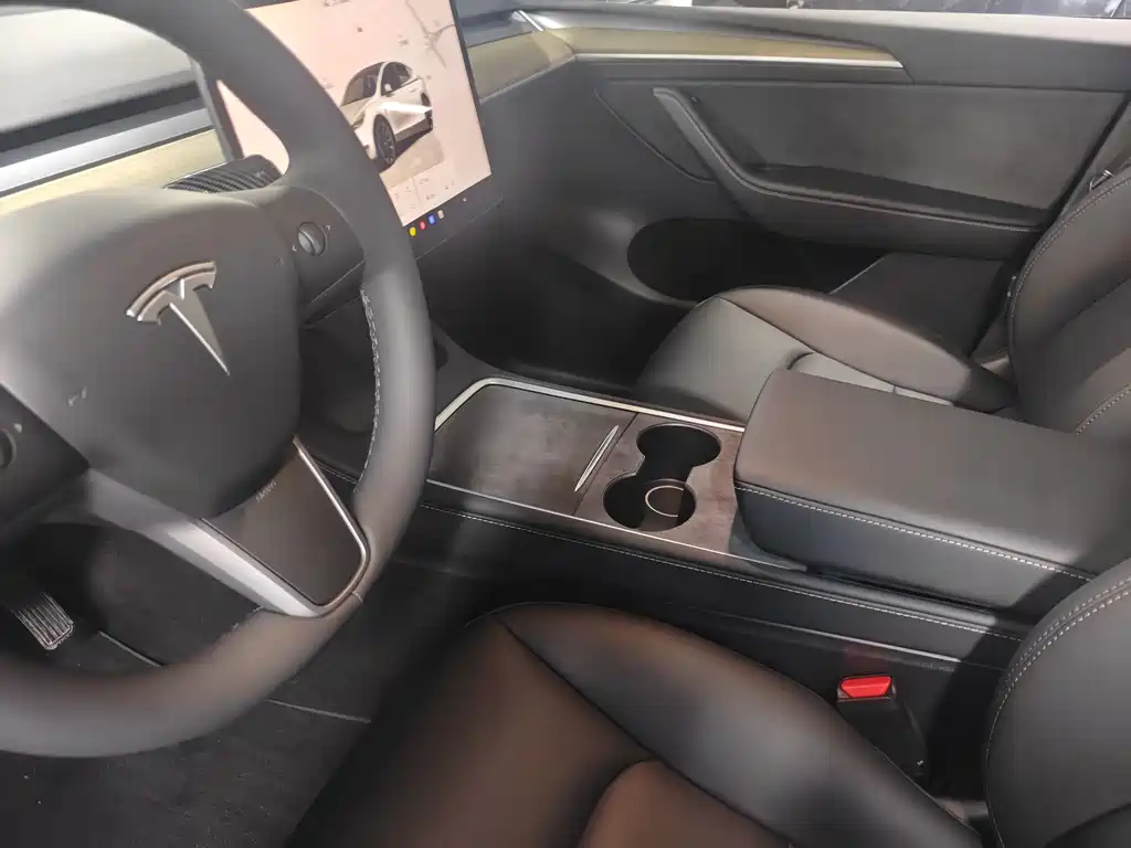Tesla Model Y 2023 — фото 10
