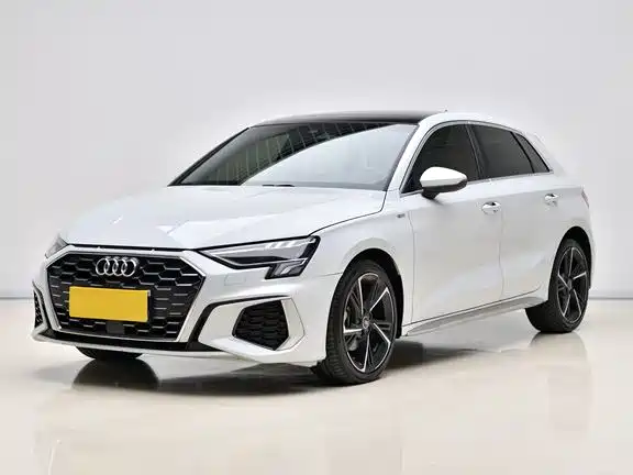 Audi A3 2023 — фото 1