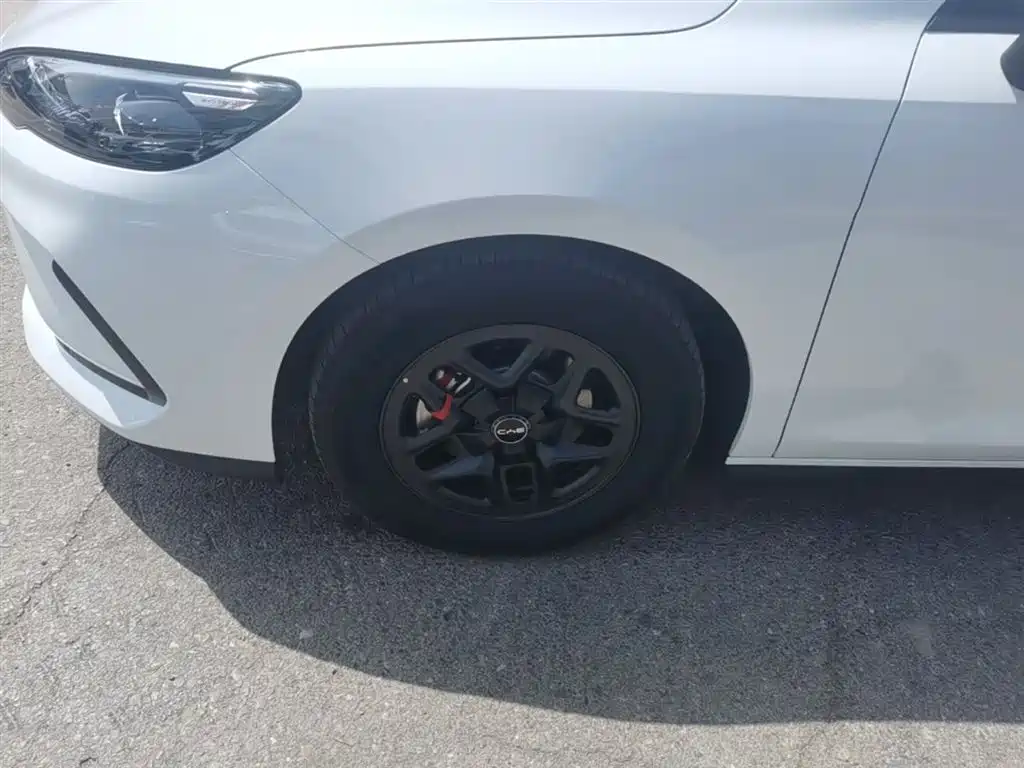 BYD Seal 05 DM-i 2025 — фото 23