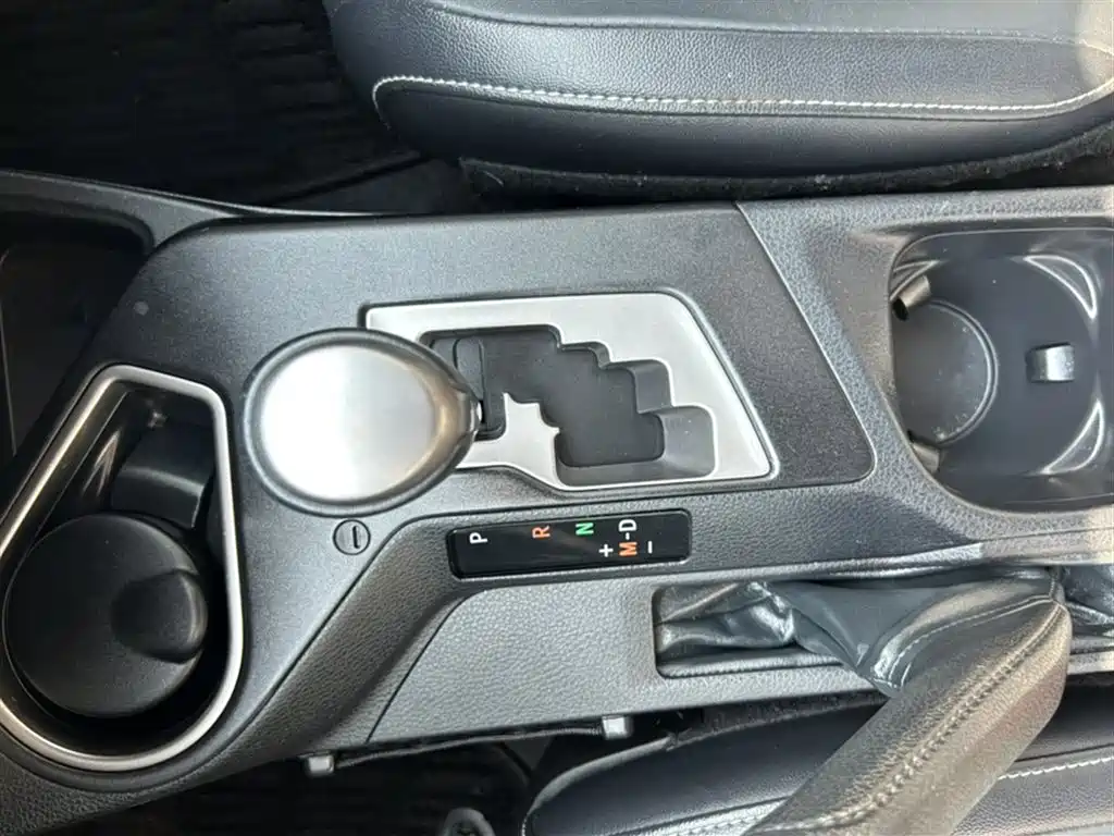 Toyota RAV4 2018 — фото 6