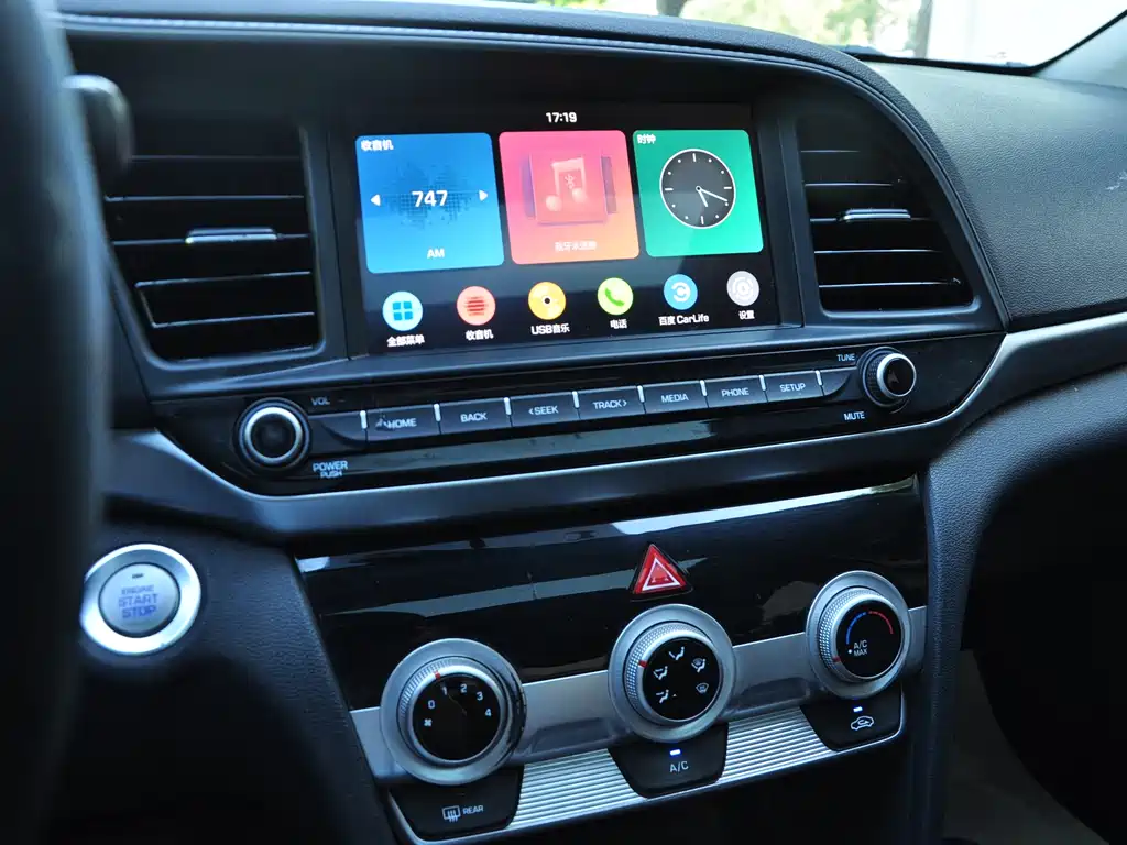 Hyundai Elantra 2019 — фото 12
