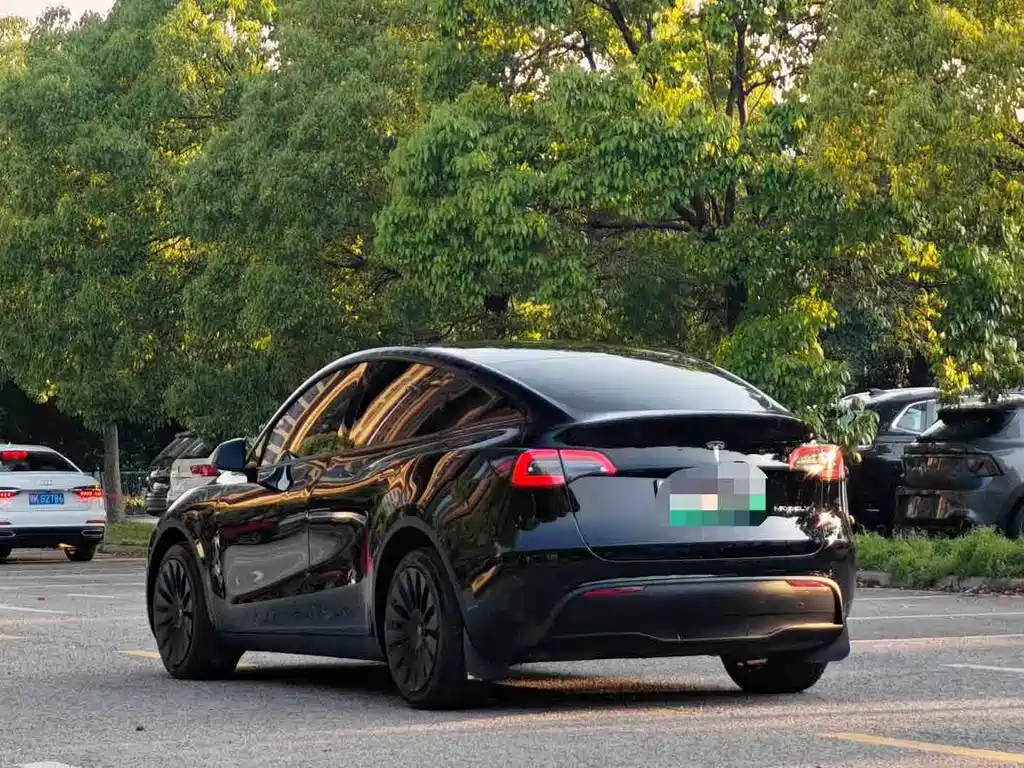 Tesla Model Y 2022 — фото 9