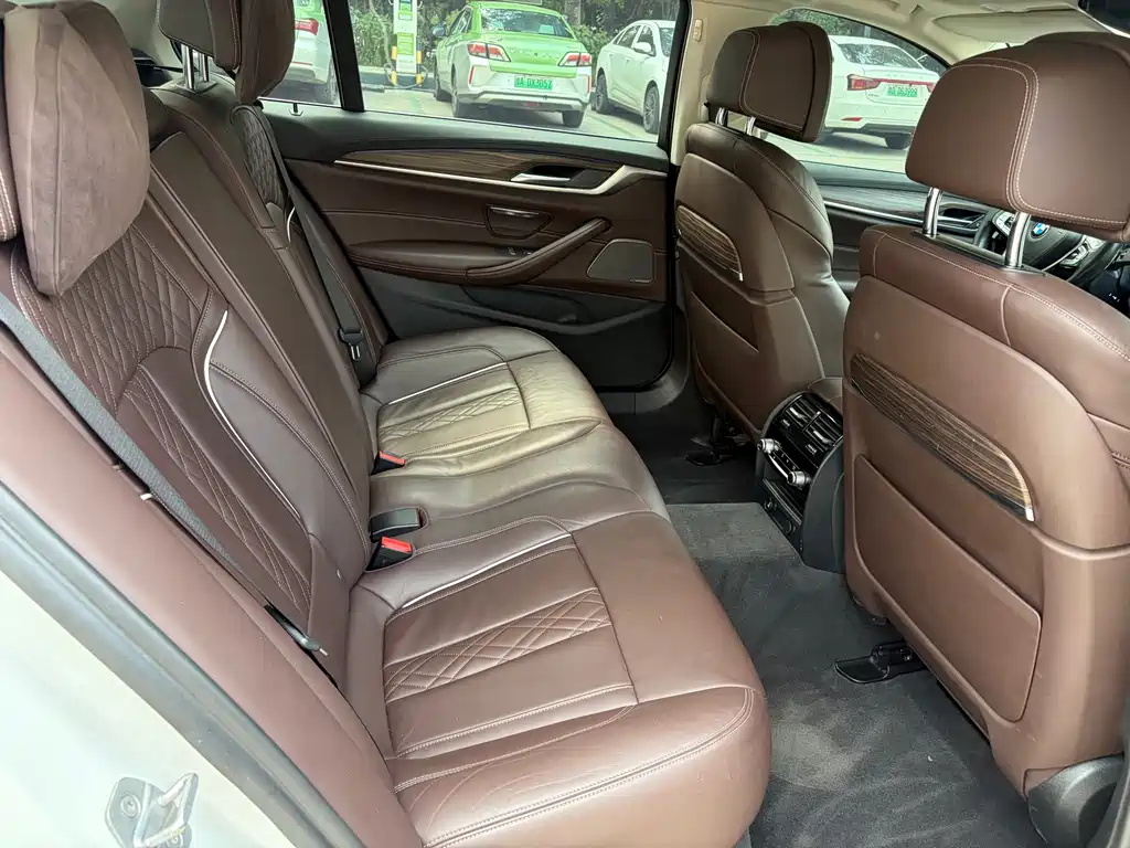 BMW 5 Series New Energy 2019 — фото 20