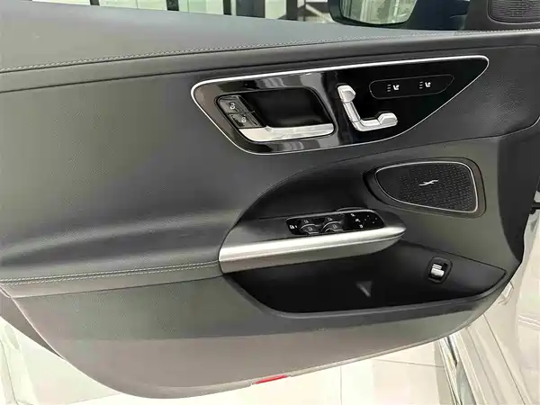 Mercedes-Benz C-Class 2025
