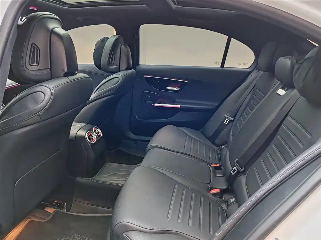 Mercedes-Benz C-Class 2025 — фото 12