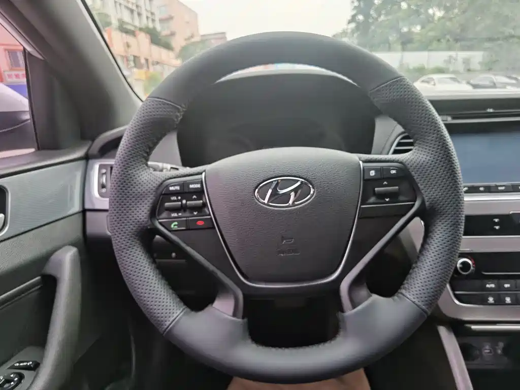 Hyundai Sonata 2016 — фото 15