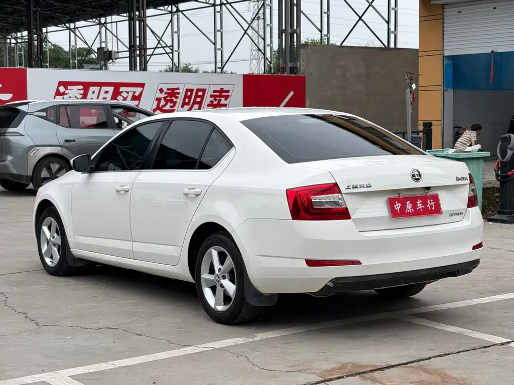 Skoda Octavia 2015 — фото 19