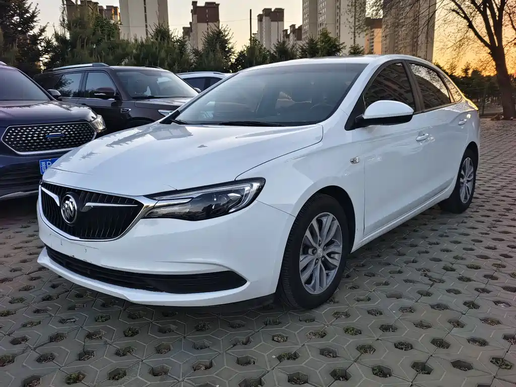 Buick Excelle 2018 — фото 1