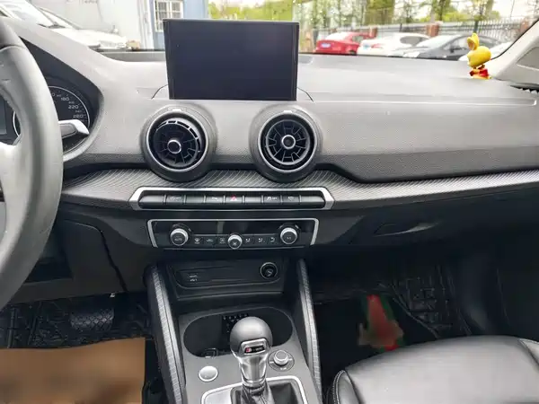 Audi Q2L 2020