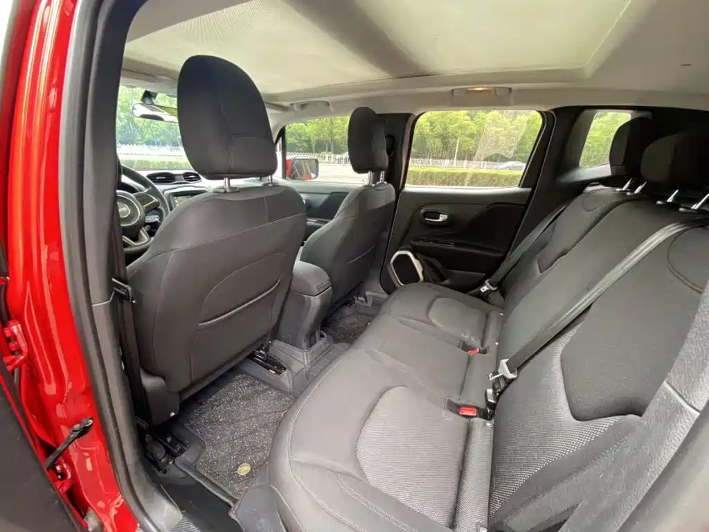 Jeep Renegade 2019 — фото 11