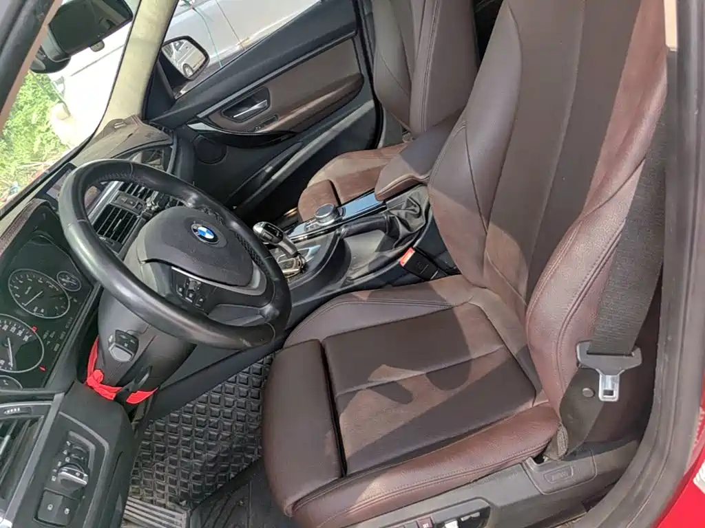 BMW 3 Series 2019 — фото 15