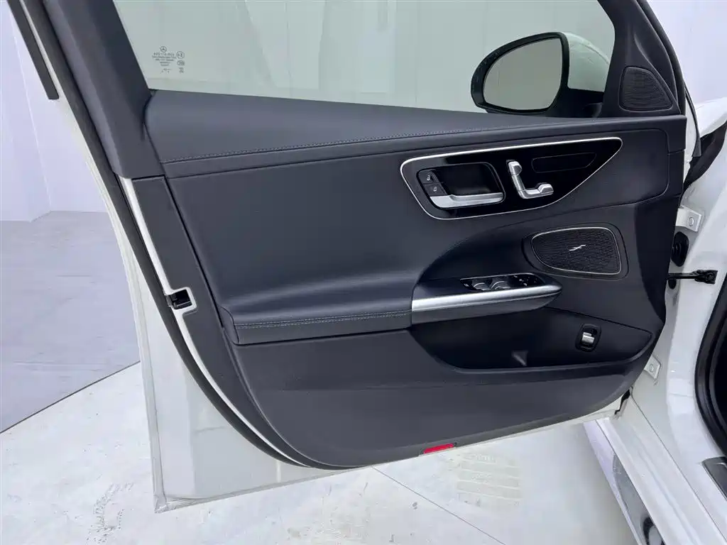 Mercedes-Benz C-Class 2024 — фото 15