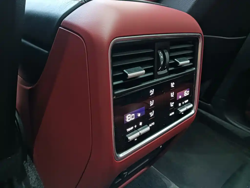 Porsche Cayenne 2021 — фото 16
