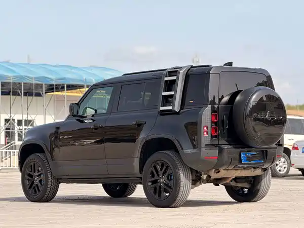 Land Rover Defender 2021