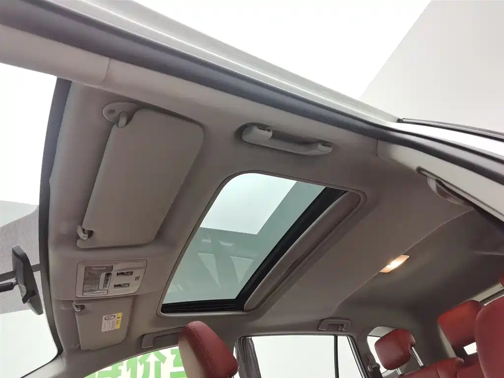 Toyota RAV4 2019 — фото 14