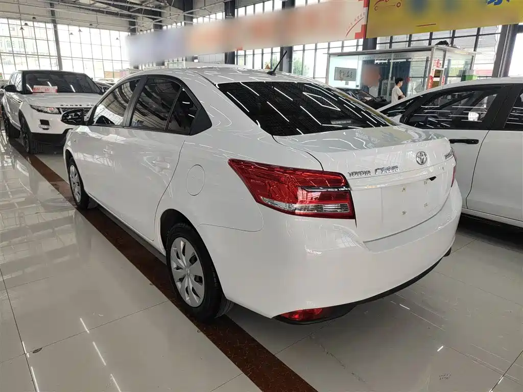 Toyota Yaris L 2019 — фото 23
