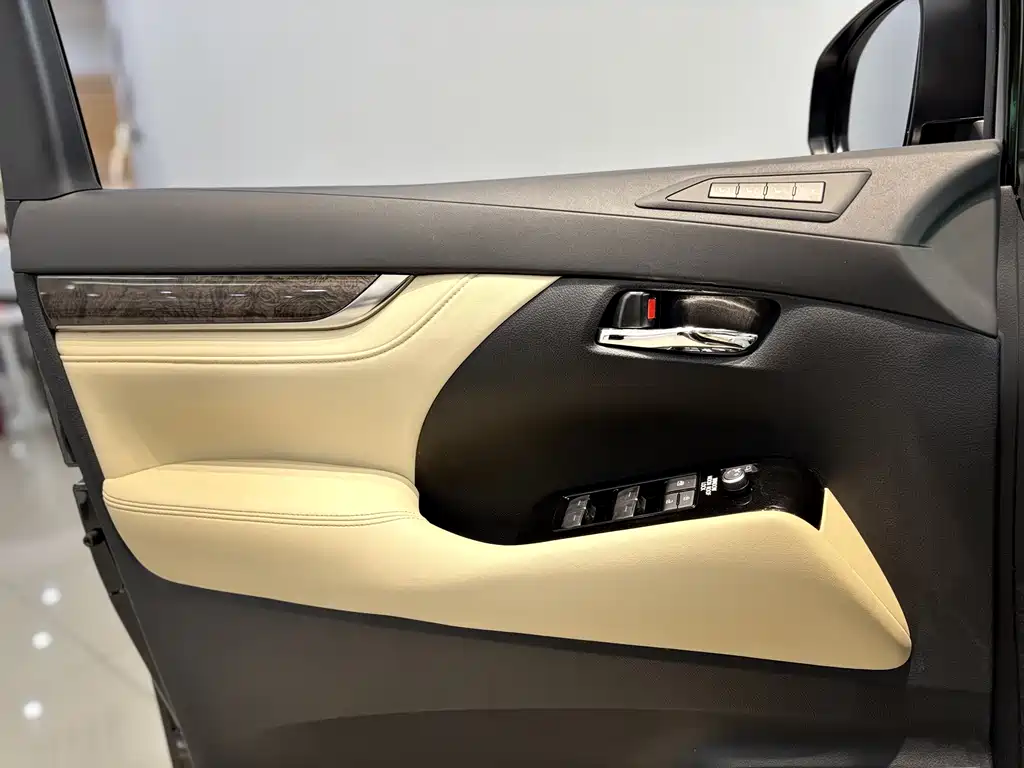 Toyota Vellfire 2021 — фото 10