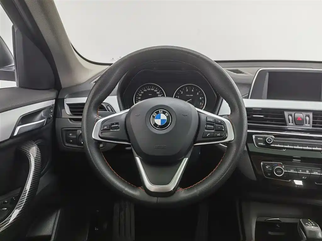 BMW X1 2017 — фото 11