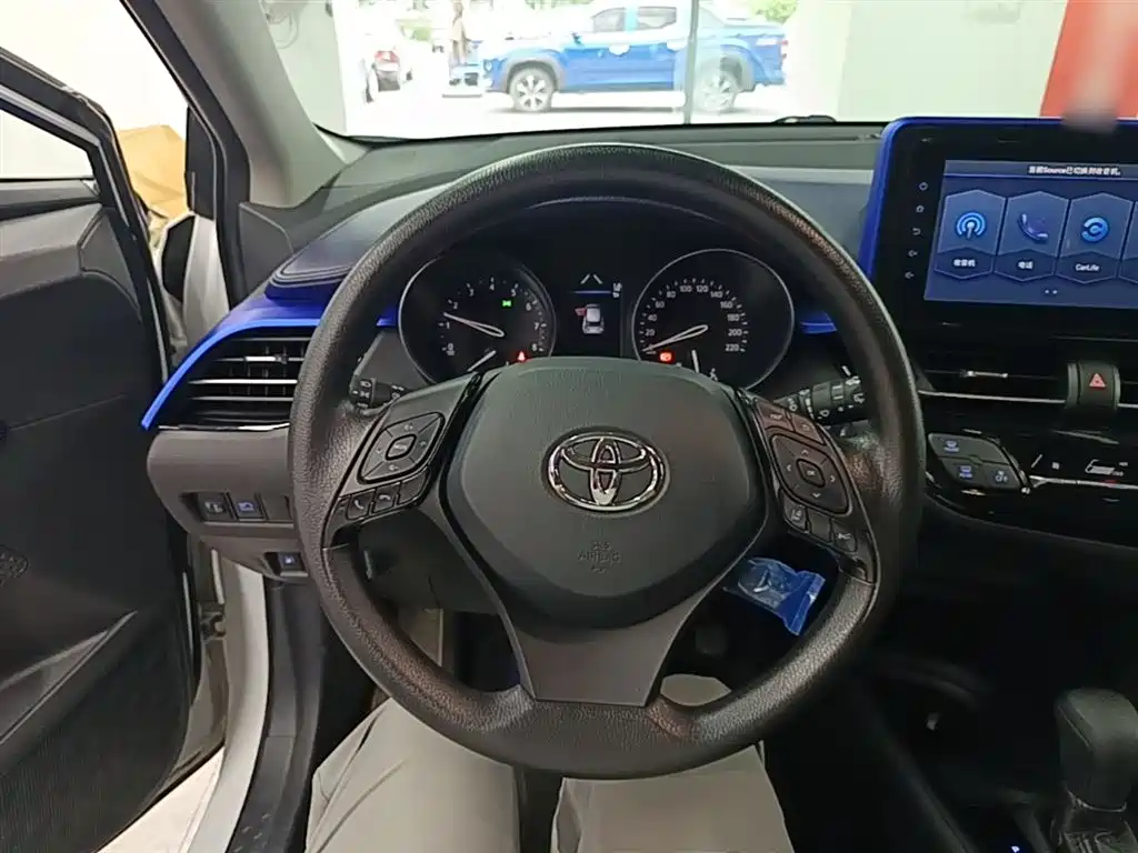 Toyota C-HR 2022 — фото 11