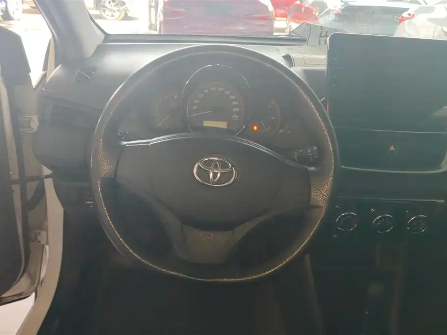 Toyota Yaris L 2020 — фото 15