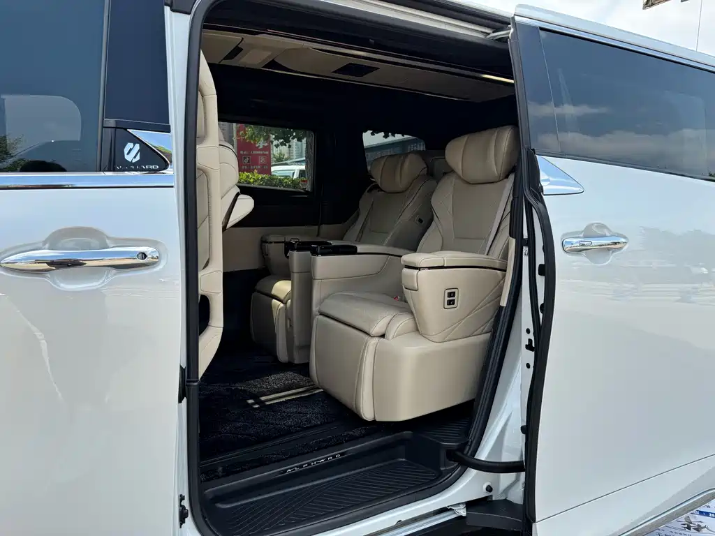Toyota Alphard 2024 — фото 14