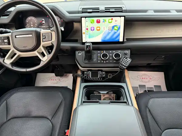 Land Rover Defender 2022
